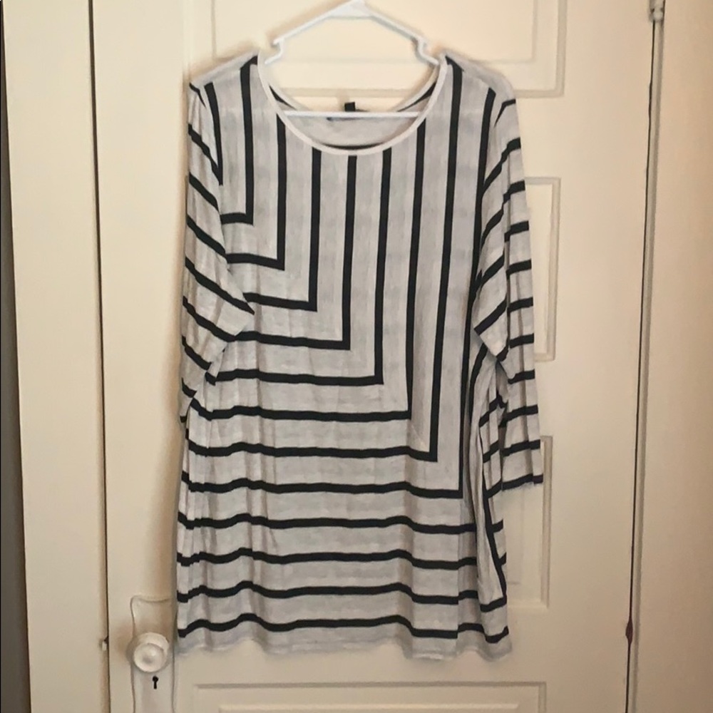 Black/white stripe 3/4 sleeve length top Plus 2x